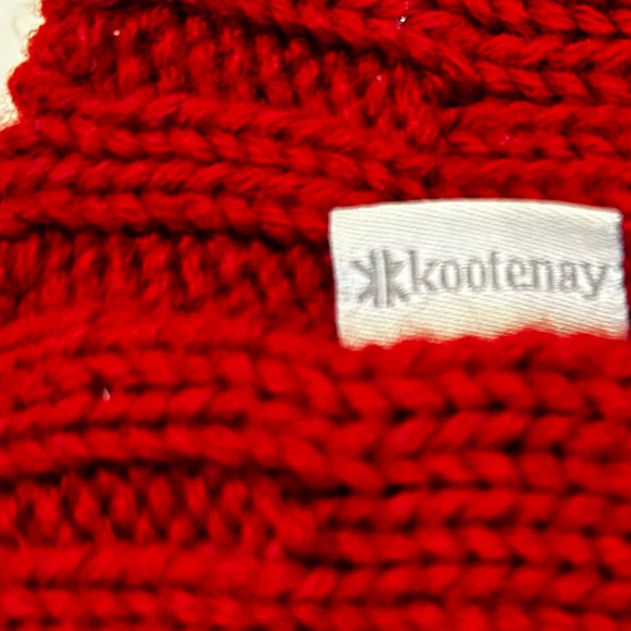 Kootenay Canada Maple Leaf 🇨🇦 Chunky Beanie - Picture 4 of 9